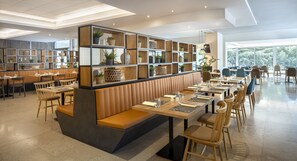 2 restaurants; breakfast, lunch, and dinner served - Valamar Diamant Hotel (Porec)