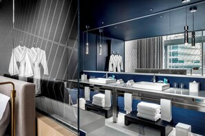 Penthouse, 1 King Bed | Bathroom | Shower, free toiletries, hair dryer, bathrobes