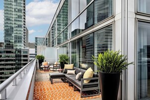 Ropa de cama de alta calidad y minibar 