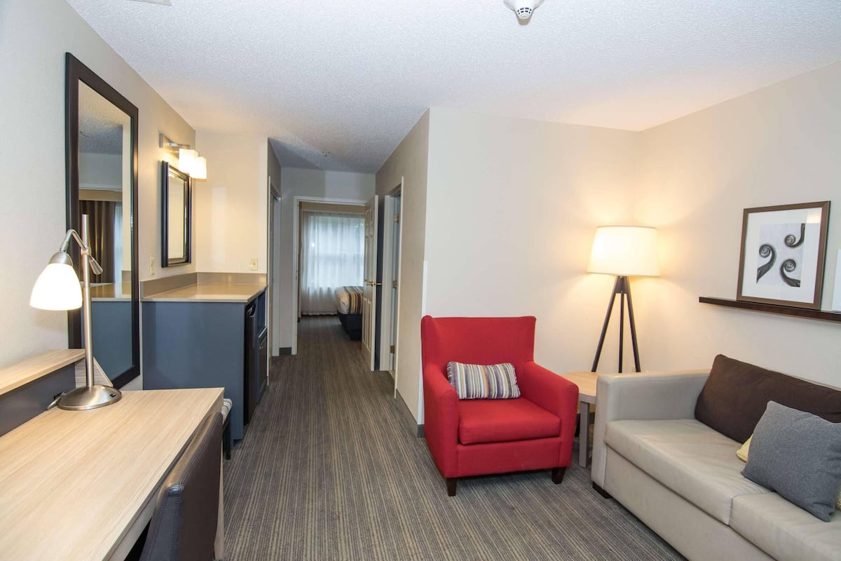 Suite, 1 Bedroom, Non Smoking | Premium bedding, down comforters, in-room safe, desk