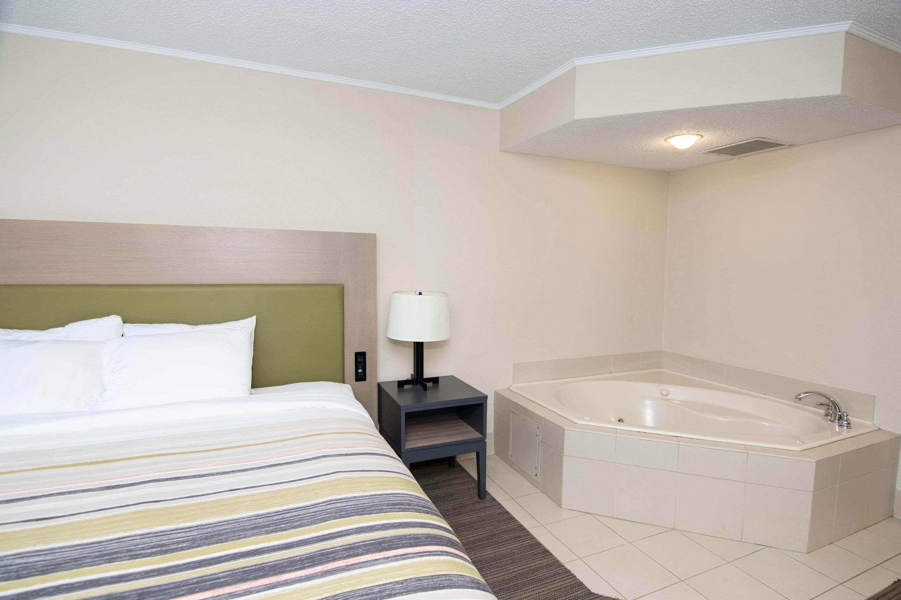 premium bedding, down duvets, in-room safe, desk