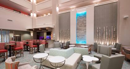 Holiday Inn & Suites Lake City by IHG