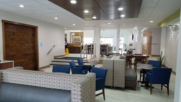 Esmorzar diari d'estil bufet gratuït