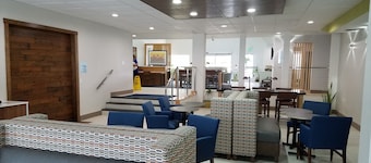 Holiday Inn Express & Suites Everett by IHG