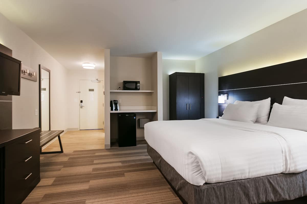 1 habitación, caja de seguridad en la habitación y escritorio