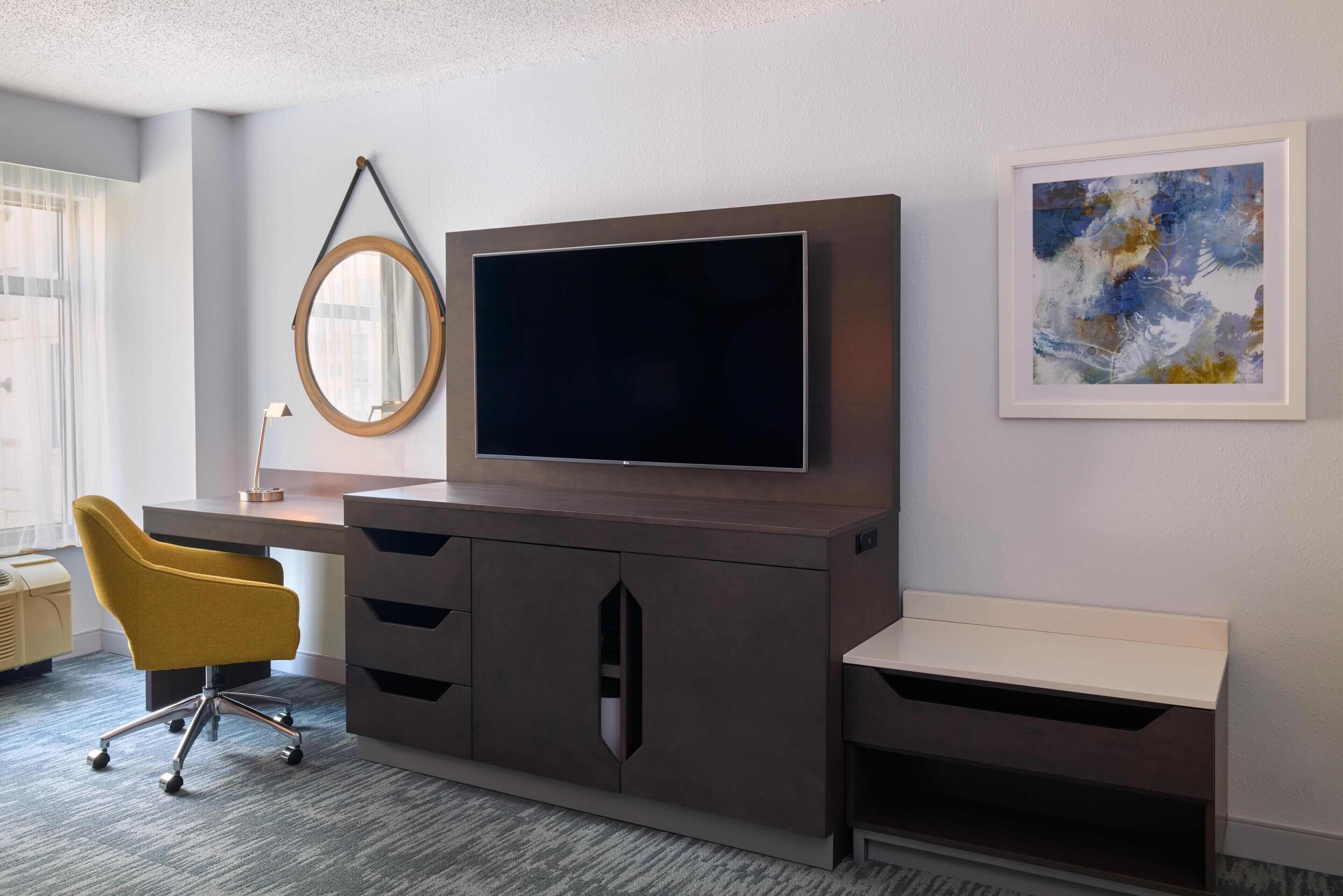Studio, 1 King Bed, Non Smoking | Premium bedding, in-room safe, blackout drapes, iron/ironing board