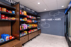 Snack bar - Hampton Inn & Suites Fresno (Fresno)