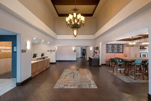 Reception - Hampton Inn & Suites Fresno (Fresno)