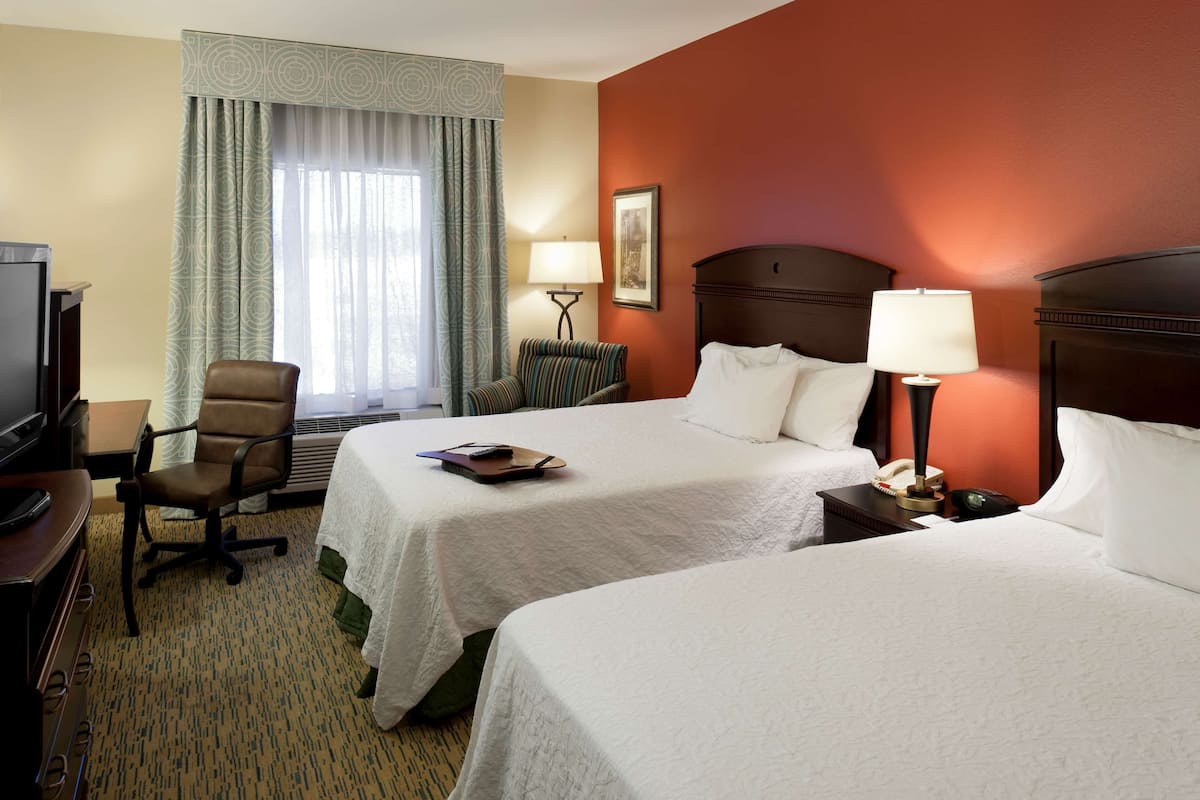 Premium bedding, in-room safe, laptop workspace, blackout drapes