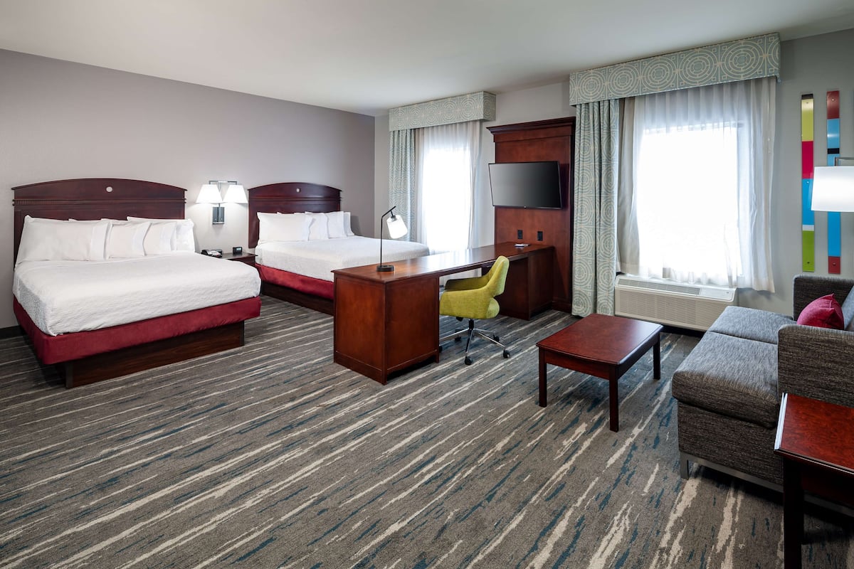 Premium bedding, in-room safe, laptop workspace, blackout drapes