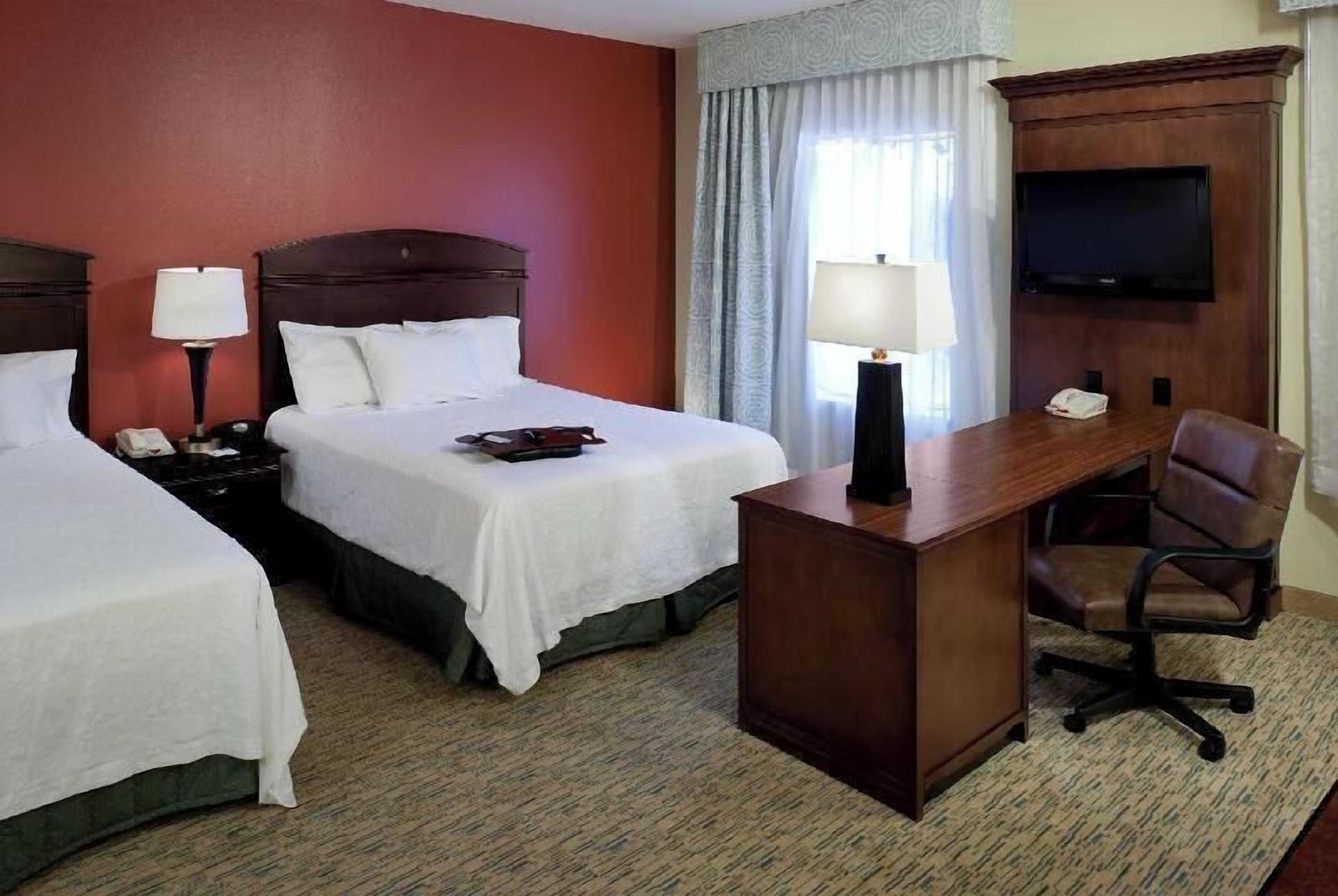 Premium bedding, in-room safe, laptop workspace, blackout curtains
