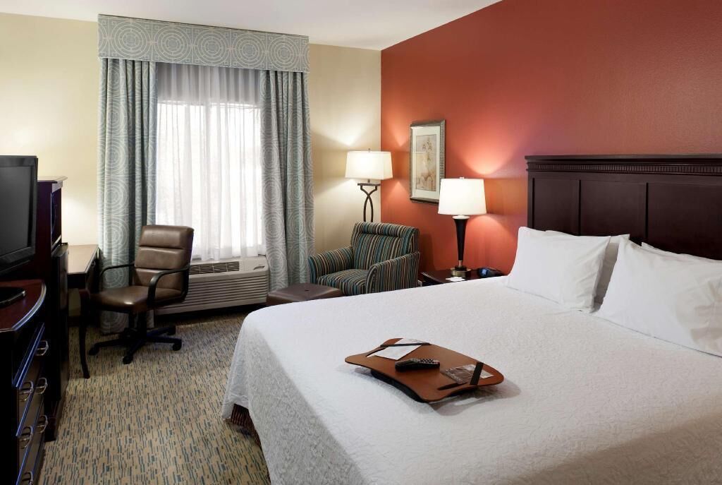 Premium bedding, in-room safe, laptop workspace, blackout curtains