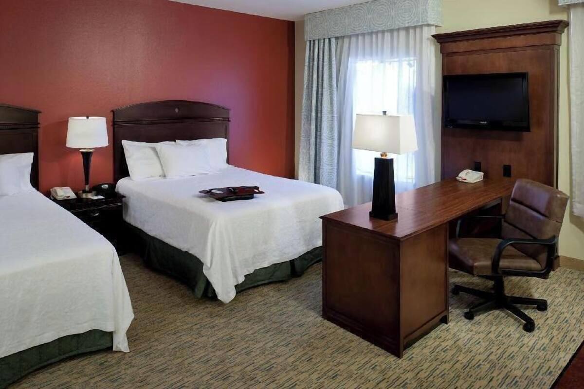 Premium bedding, in-room safe, laptop workspace, blackout curtains