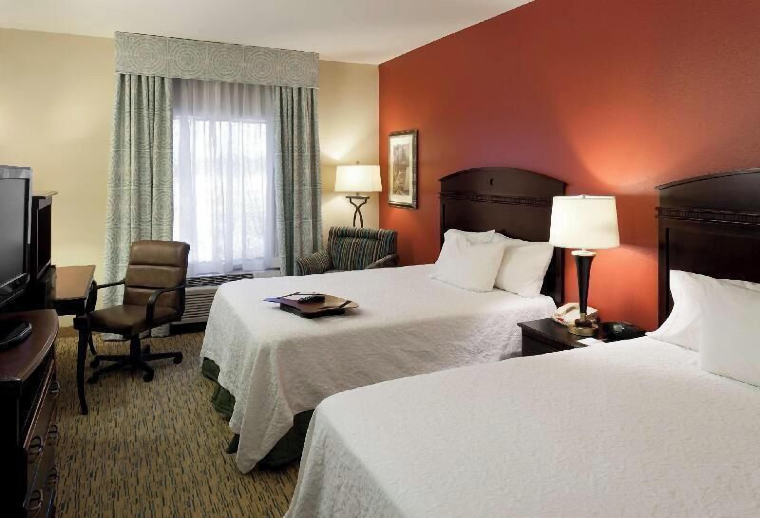 Premium bedding, in-room safe, laptop workspace, blackout curtains