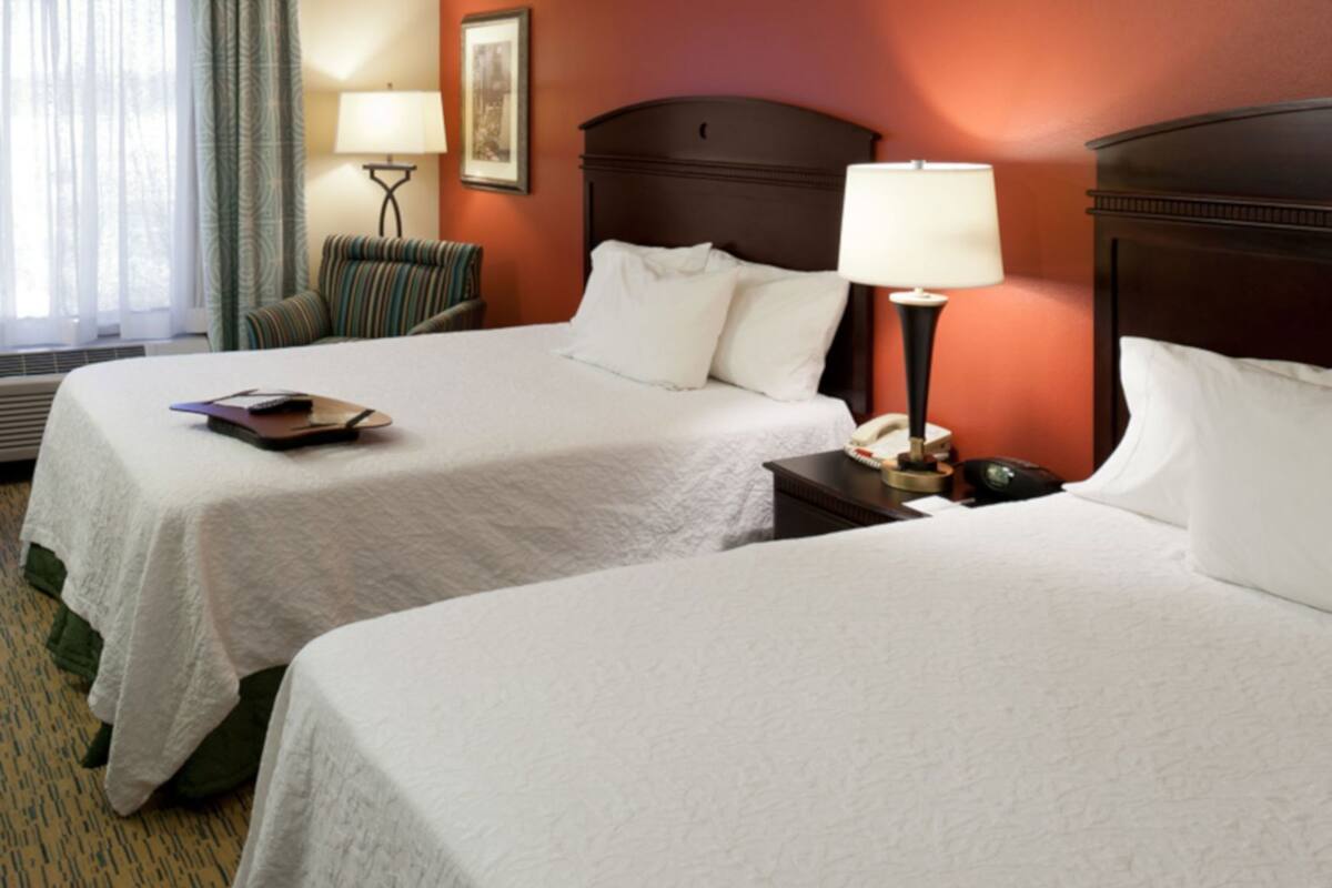 Premium bedding, in-room safe, laptop workspace, blackout curtains