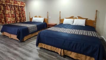 Desk, soundproofing, free WiFi, bed sheets
