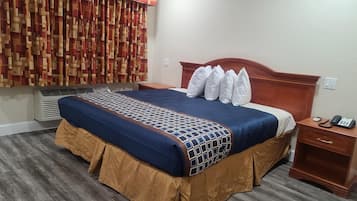 Desk, soundproofing, free WiFi, bed sheets