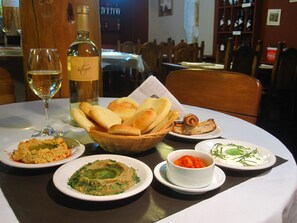 Se sirven desayunos, almuerzos y cenas