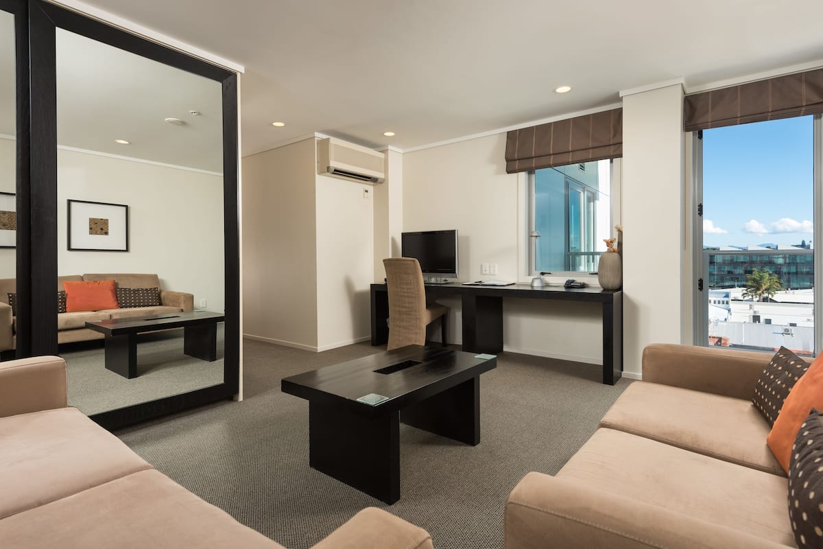 suite | living area | 32-inch lcd tv with satellite channels, tv