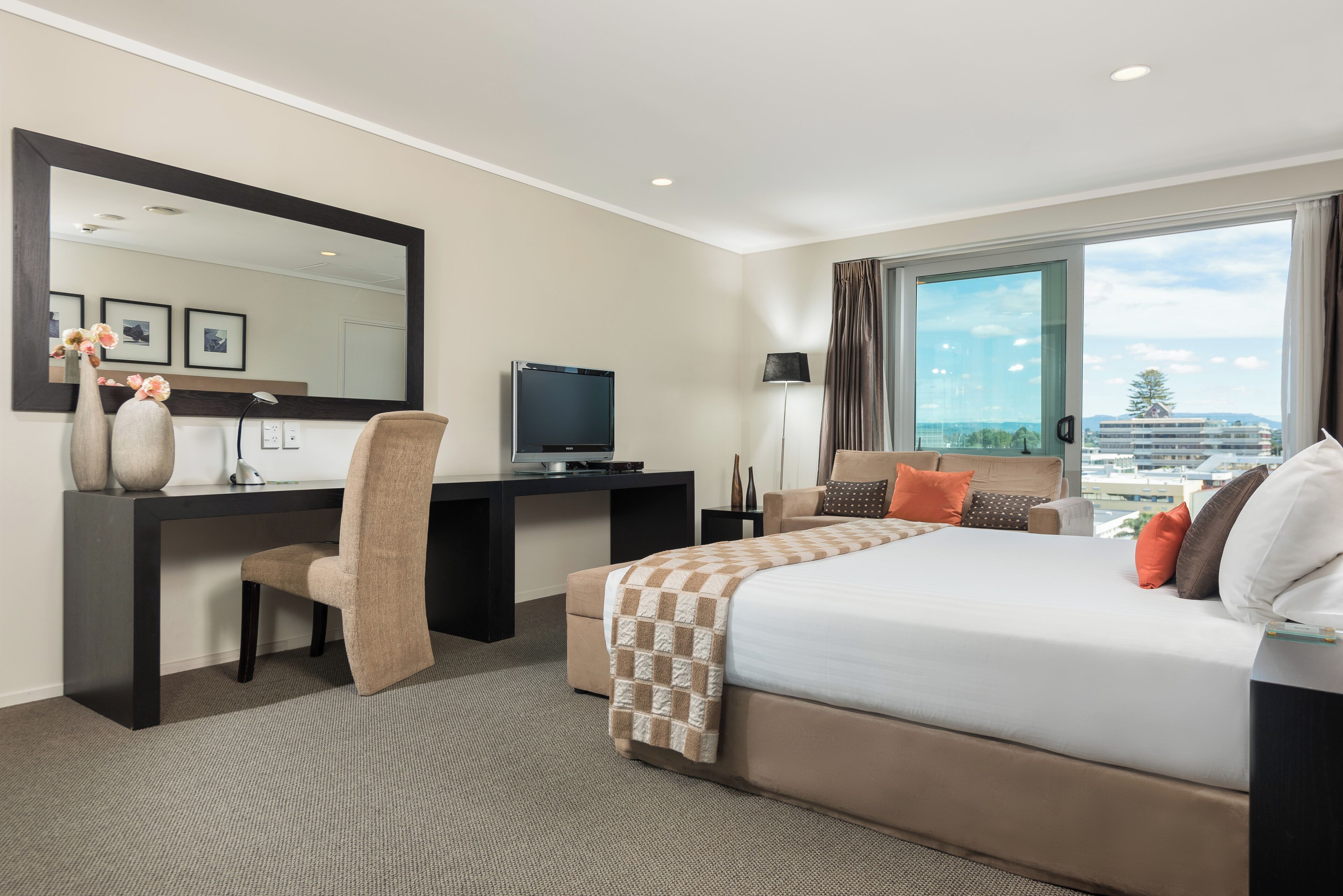 executive room | 1 bedroom, desk, blackout curtains, iron/ironing board