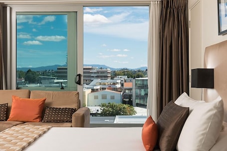 Executive Room | Desk, blackout drapes, iron/ironing board, free WiFi
