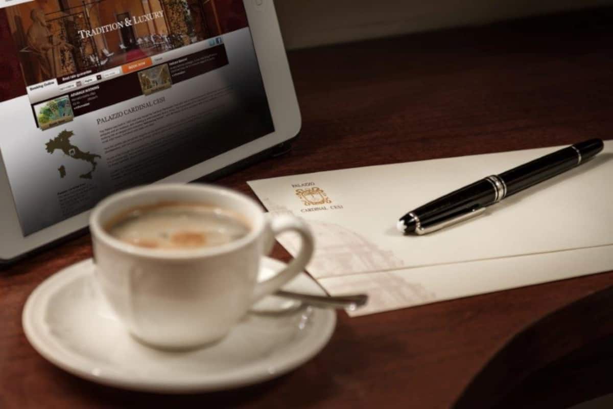 Zimmersafe, Schreibtisch, Verdunkelungsvorhänge, schallisolierte Zimmer