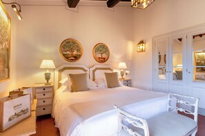 Dobbeltrom – classic | Minibar, safe på rommet, skrivebord og lydisolert