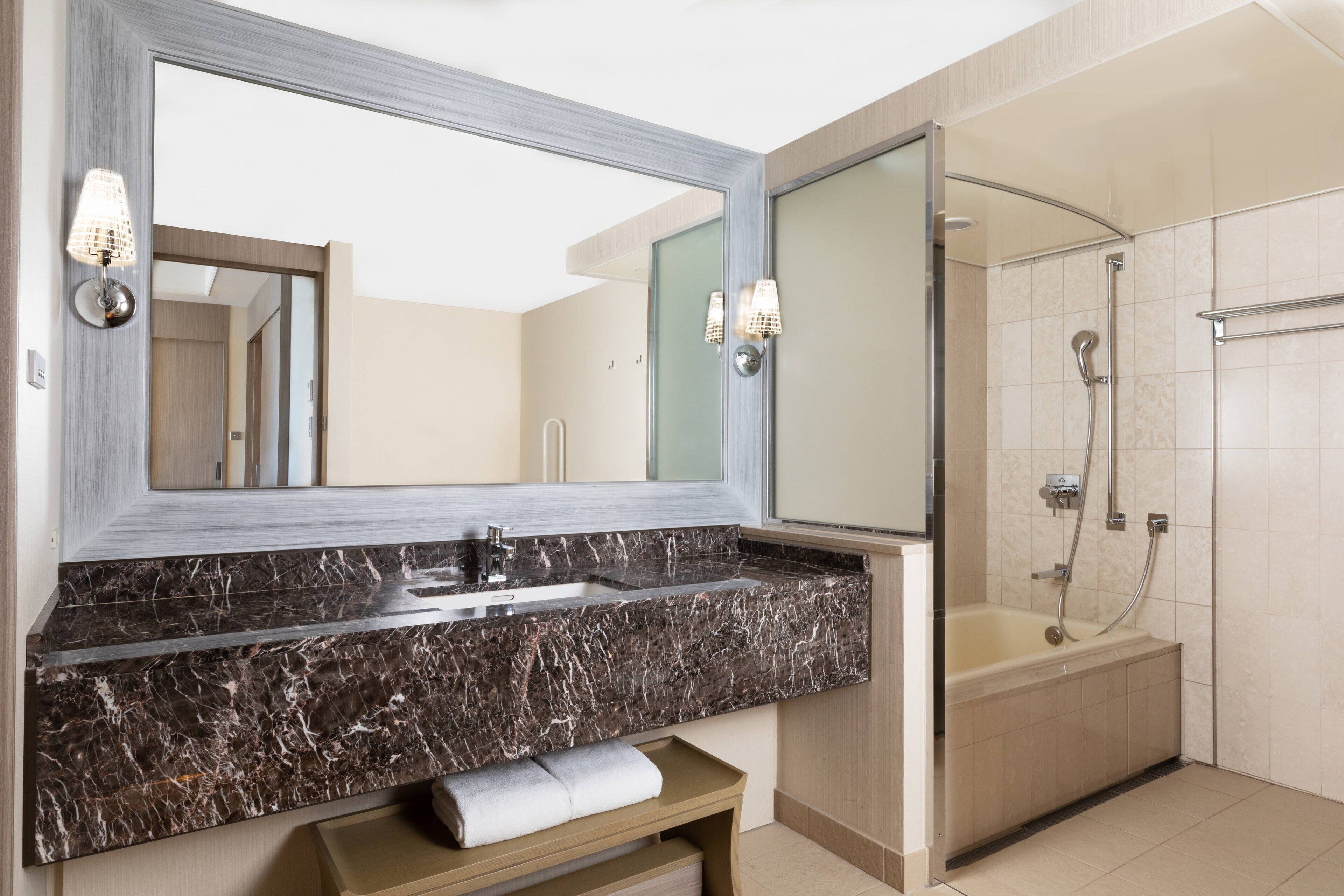 combined shower/bathtub, deep-soaking bathtub, free toiletries