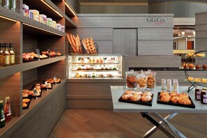 Breakfast, lunch, dinner and brunch served - Tokyo Marriott Hotel (Tokyo)