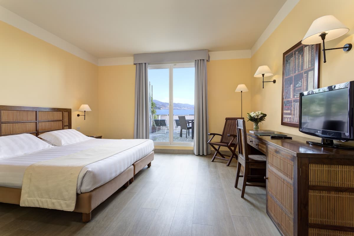 Down duvets, minibar, in-room safe, desk