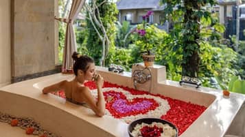 Couples treatment room(s), body treatments, aromatherapy