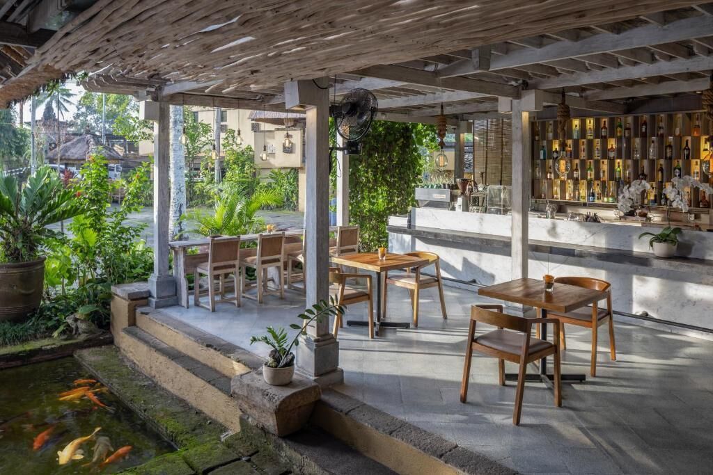 2 bars/lounges, 2 poolside bars, swim-up bar