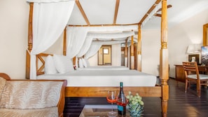 Elisir Twin Room - Pool View | Frigobar, cofres nos quartos, escrivaninha, cortinas blackout