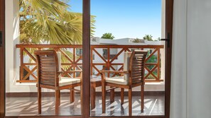 Elisir Twin Room - Pool View | Terrace/patio