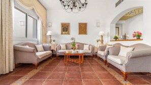 Minibar, in-room safe, desk, blackout curtains - Domina Coral Bay Resort, Diving , Spa & Casino (Sharm El Sheikh)