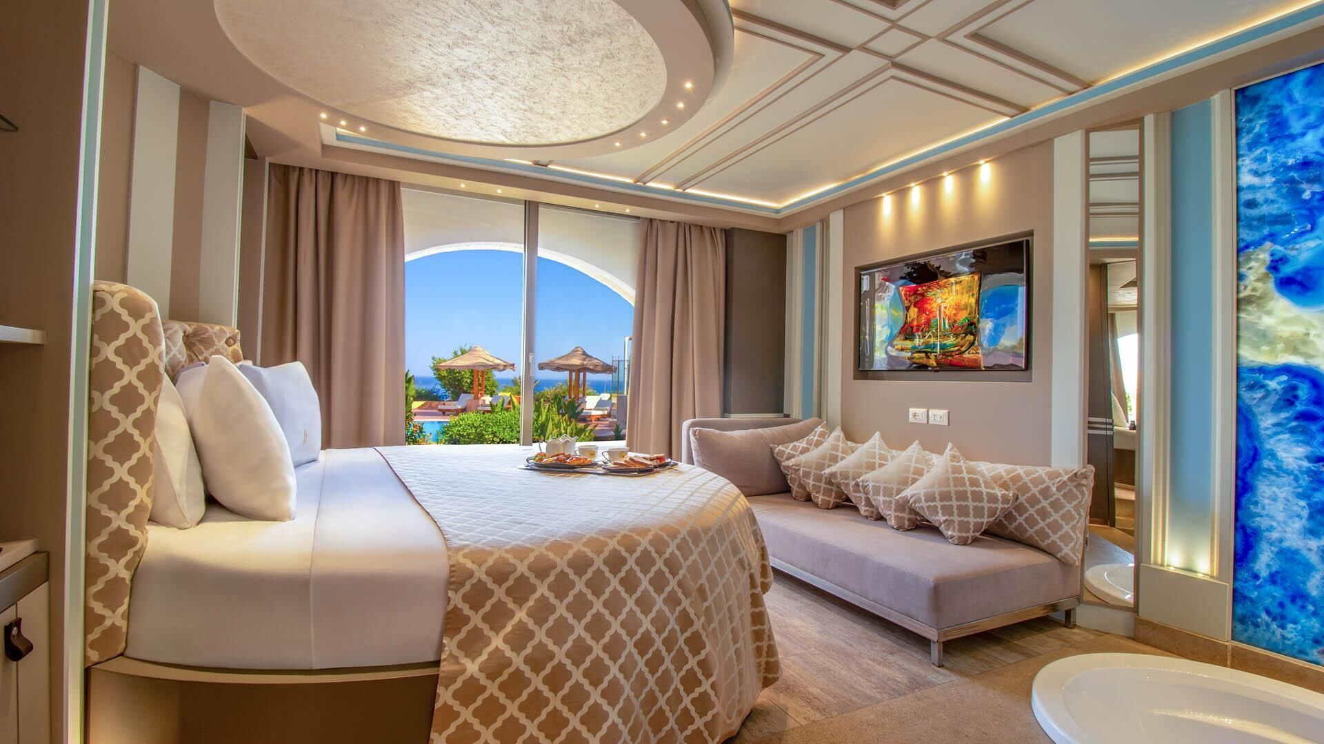 Minibar, safe på rommet, skrivebord og blendingsgardiner