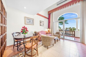 Minibar, in-room safe, desk, blackout curtains - Domina Coral Bay Resort, Diving , Spa & Casino (Sharm El Sheikh)