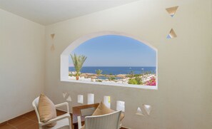 Oasis Queen or Twin Room - Partial Sea & Garden View | 客房景观