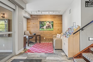Lobby - Basecamp Lodge Canmore (Canmore)