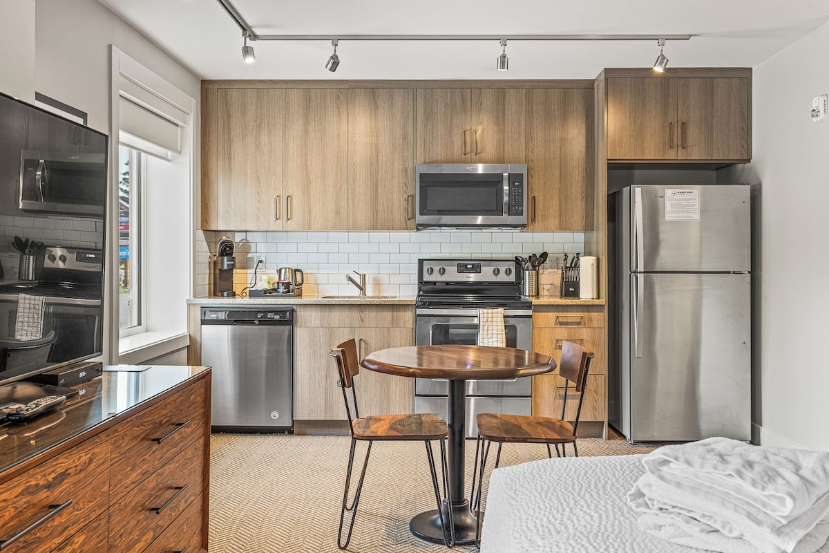 studio | private kitchen | fridge, coffee/tea maker