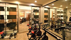 A gym with stationary bikes, exercise equipment, and a mirrored wall. - Kaohsiung Ahotel (Kaohsiung)