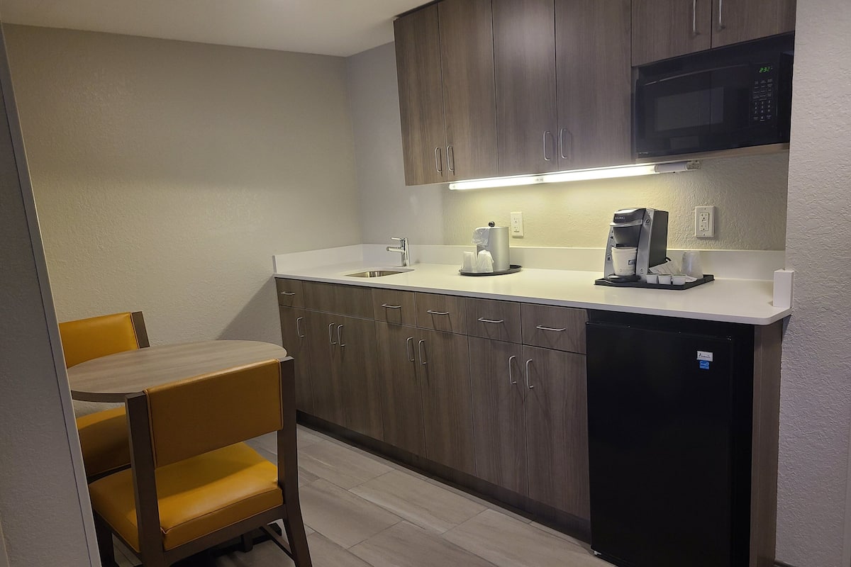 Zimmersafe, individuell dekoriert, individuell eingerichtet