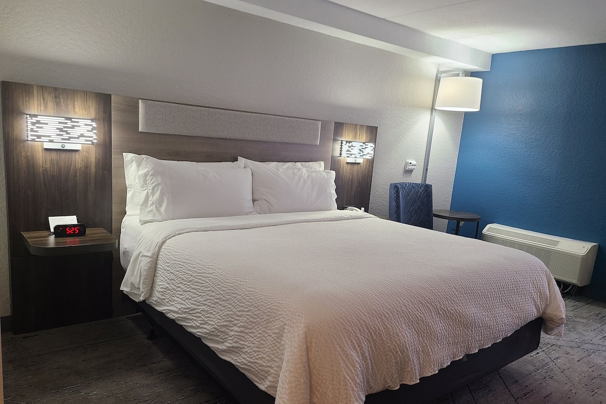 In-room safe, individually decorated, individually furnished, desk
