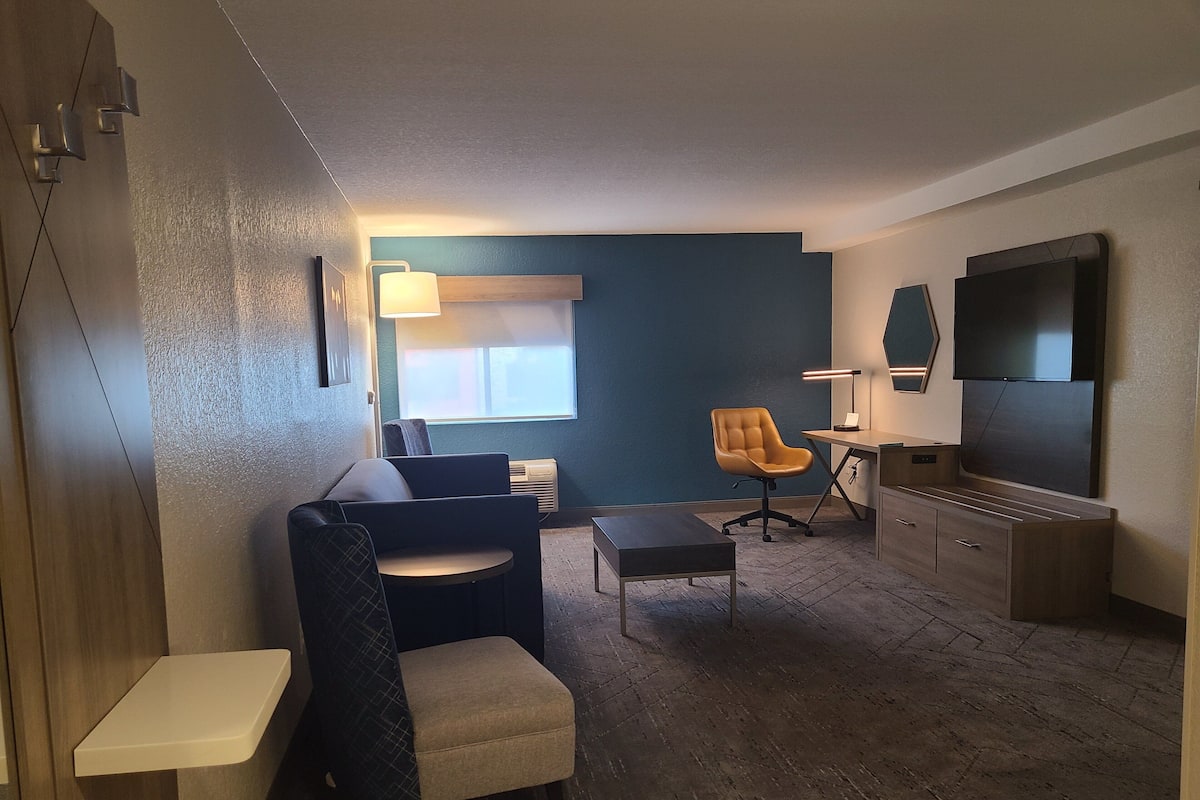 In-room safe, individually decorated, individually furnished, desk