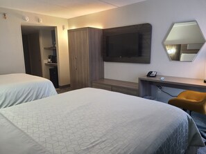 In-room safe, individually decorated, individually furnished, desk - Holiday Inn Express & Suites Ft. Lauderdale N - Exec Airport by IHG (Fort Lauderdale)