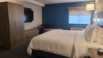 Suite, 1 letto king con divano letto | Una cassaforte in camera, una scrivania, postazione laptop