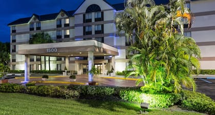 Holiday Inn Express & Suites Ft. Lauderdale N - Exec Airport, an IHG Hotel