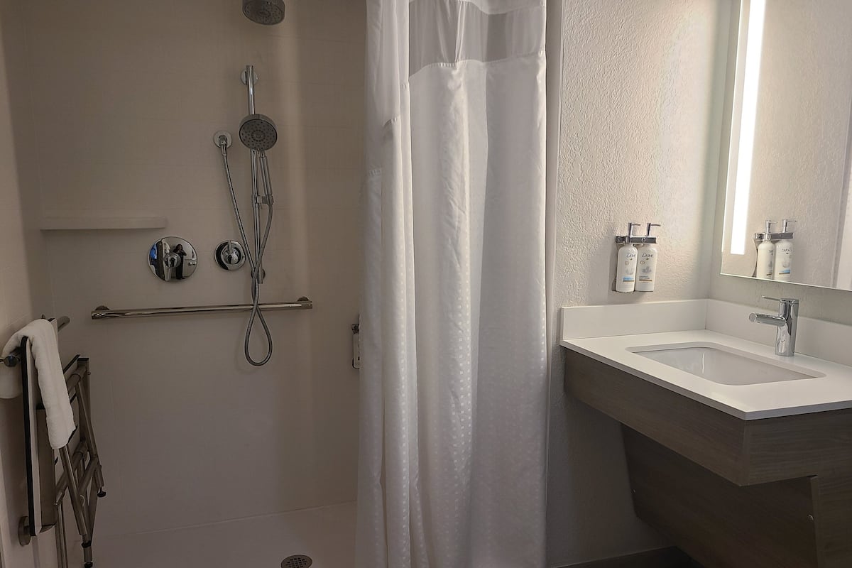 In-room safe, individually decorated, individually furnished, desk