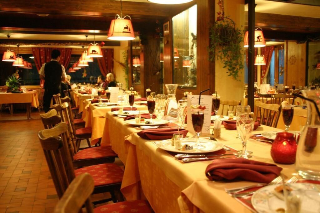 Breakfast, lunch, dinner served; Regional cuisine, pool views 