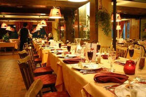 Breakfast, lunch, dinner served; Regional cuisine, pool views 